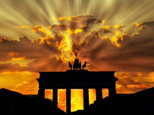 Let the Brandenburg Gate of our guide Berlin show