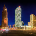 Potsdamer Platz mit BahnTower bei Nacht – modernes Berlin auf der 60-Minuten-Tour.