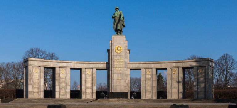 Sowjetisches Ehrenmal im Berliner Tiergarten – Gedenkstätte des Zweiten Weltkriegs, Station unserer „Drittes Reich Tour Berlin“
