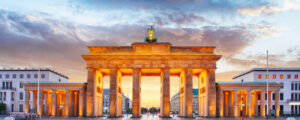Brandenburger Tor im goldenen Abendlicht – Panorama am Pariser Platz, Top 10 Sehenswürdigkeiten Berlin.