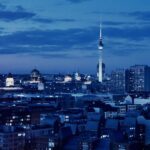 270-Grad-Skyline-Blick über Berlin-Mitte bei Abenddämmerung